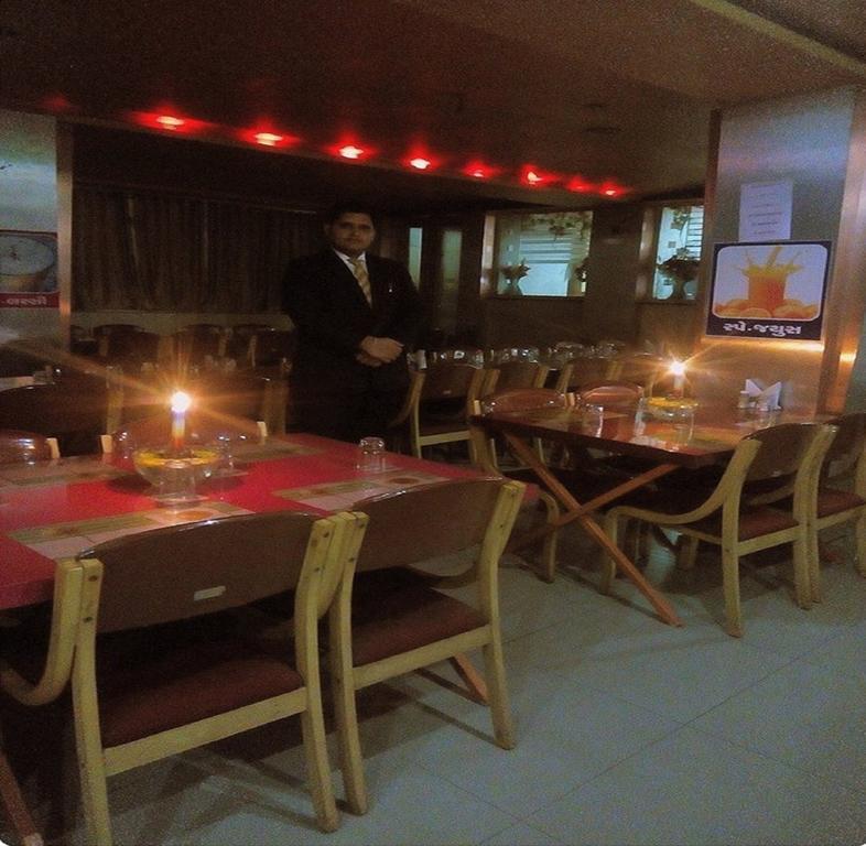 Hotel Nyay Mandir Bharuch Eksteriør bilde